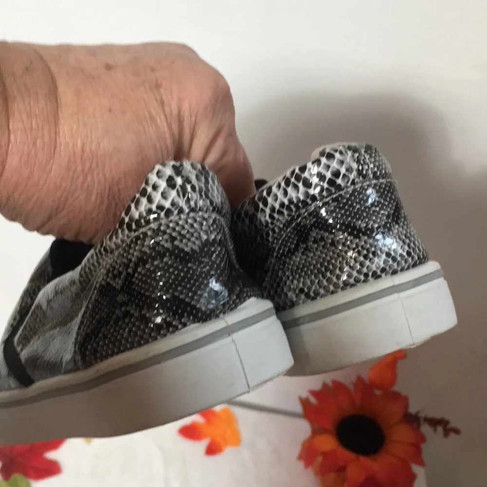 Pink Label girl’s black, grey, & white faux snakeskin slip on sneakers size 3